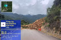 Sạt lở trên Quốc lộ 4G, giao thông tê liệt cục bộ ở Sơn La