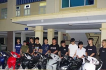 Bắt 12 đối tượng mang hung khí lạng lách, đánh võng trên đường ở Ninh Bình