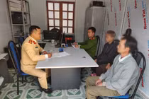 Xử phạt nam thiếu niên đầu trần đi xe với tốc độ cao ở Sơn La