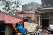 Tầng 2 ngôi nhà đổ sập sau tiếng nổ khiến 1 người tử vong ở Hưng Yên