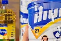 Làm rõ sự tiếp tay, móc nối của cơ quan quản lý với sản xuất sữa giả