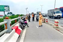 Truy tìm ô tô liên quan đến vụ tai nạn trên cầu Thanh Trì