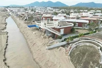 Bộ Xây dựng yêu cầu làm rõ vụ sập hàng loạt villa ở Hà Tĩnh sau bão số 10