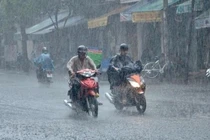 Áp thấp nhiệt đới sắp vào Biển Đông, Nam Trung Bộ dự báo mưa lớn