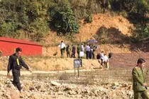 Mâu thuẫn lúc chia tiền, tên sát nhân giết bạn rồi xếp gạch giấu xác