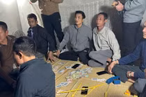 Bắt quả tang 7 đối tượng đánh bạc bằng hình thức chơi liêng ở Lạng Sơn