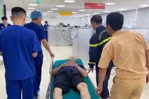 Công an Hà Nội cứu nam thanh niên rơi xuống sông Hồng