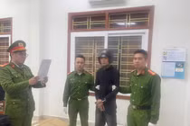 Khởi tố, bắt tạm giam đối tượng ép cháu bé vào nhà nghỉ để hiếp dâm