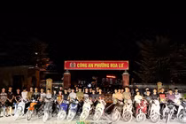 Triệu tập 33 đối tượng cầm vỏ chai bia ném nhau ở Ninh Bình