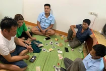 Bắt 5 đối tượng lợi dụng mưa bão tổ chức đánh bạc ở Bắc Ninh