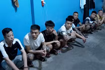 Phá đường dây ép các cô gái làm nhân viên tại quán Karaoke