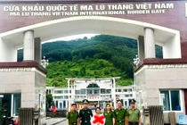 Bắt nữ quái lợi dụng việc mang thai vượt biên trốn truy nã