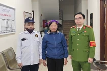 Kịp thời giúp đỡ hai người cao tuổi đi lạc tại khu vực Bệnh viện Bạch Mai