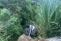 Ô tô chở theo 5 người lao xuống vực ở Tam Đảo