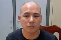 Bắt kẻ sàm sỡ cô gái, giật túi xách tại chung cư mini ở Hà Nội