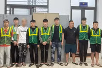 Nhóm thanh, thiếu niên đuổi đánh nhau trong đêm trên phố Hà Nội