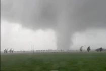 Chuyên gia lý giải nguyên nhân xuất hiện nhiều lốc xoáy kinh hoàng trong bão số 10 Bualoi?