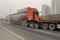 Hai xe đầu kéo va chạm nhau trên Vành đai 3 khiến một người bị thương