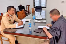 Nam tài xế xe khách không nhường đường cho xe ưu tiên ở Hà Nội khai gì?