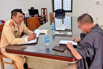 Nam tài xế xe khách không nhường đường cho xe ưu tiên ở Hà Nội khai gì?