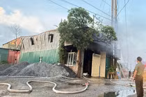 Cháy nhà lúc rạng sáng, 4 người trong một gia đình ở Hà Nội tử vong 