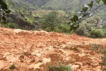 Sạt lở đất vùi lấp ngôi nhà khiến 4 người mất tích ở Tuyên Quang