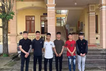 Nhóm đối tượng dùng kiếm chém người đi đường gây thương tích