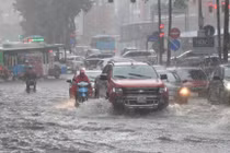 Bão số 1 tiếp tục tăng cấp, mưa to gió mạnh