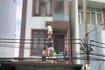 4 người được hàng xóm giải cứu trong vụ cháy nhà 5 tầng ở Hà Nội