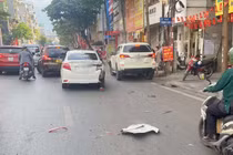 Tai nạn liên hoàn trên phố Tôn Đức Thắng, 4 người bị thương 