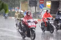 Cảnh báo mưa lớn cục bộ kèm dông lốc, sét tại khu vực Hà Nội