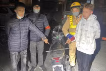 Hà Nội liên tiếp phát hiện thanh niên mang vũ khí 'dạo phố' đêm