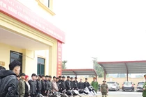 Triệu tập 27 đối tượng mang dao, kiếm, vỏ chai bia gây rối trật tự công cộng