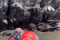 Tìm thấy thi thể người cha mất tích trong vụ hai cha con tắm biển