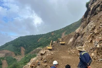 Xe bán tải do quản đốc thủy điện điều khiển chở 2 người mất tích ở Lào Cai