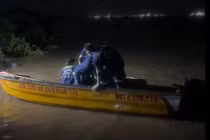 Tìm thấy thi thể 2 mẹ con gặp nạn mất tích trên sông Hồng