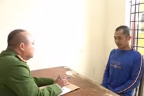 Bắt tạm giam đối tượng cạy cửa nhà hàng xóm trộm 14 chỉ vàng ở Hưng Yên