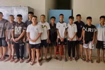 Tạm giữ 14 đối tượng gây thương tích cho 2 người đi đường