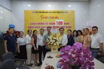 Phó Chủ tịch VUSTA Phạm Ngọc Linh chúc mừng Báo Tri thức và Cuộc sống ngày 21/6