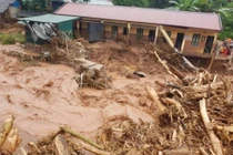 Bão số 11 Matmo suy yếu thành áp thấp nhiệt đới, nhiều tỉnh nguy cơ lũ quét, sạt lở