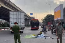 Ô tô tải va chạm xe đạp khiến nữ sinh lớp 9 ở Hà Nội tử vong 