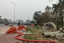 Dự án mở rộng QL1A đoạn Văn Điển – Ngọc Hồi ngổn ngang vật liệu