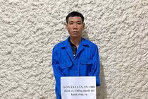 Tạm giữ đối tượng say rượu hành hung lực lượng chức năng ở Sơn La