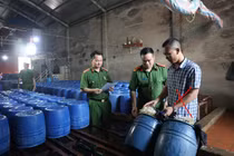 Khởi tố chủ cơ sở sản xuất 60 tấn giá đỗ dùng chất cấm