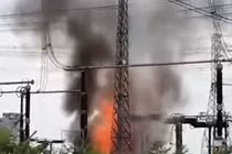 Cháy trạm biến áp ở Ninh Bình, cột khói bốc cao hàng chục mét