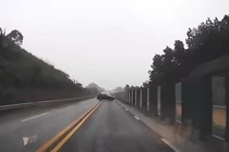 Quay đầu xe trên cao tốc Nội Bài - Lào Cai, nam tài xế bị xử phạt nặng