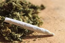 Truy tố 3 cựu cán bộ Công an nhận tiền của người sử dụng cần sa