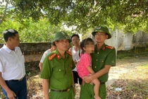 Giải cứu thành công cháu bé 3 tuổi bị bố đẻ đe dọa treo cổ ở Bắc Ninh