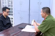 Bắt đối tượng vào cửa hàng hỏi mua điện thoại rồi cướp giật tài sản 