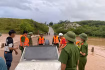 Bất chấp cảnh báo vẫn vượt ngầm tràn, 2 người ở Lạng Sơn bị lũ cuốn trôi